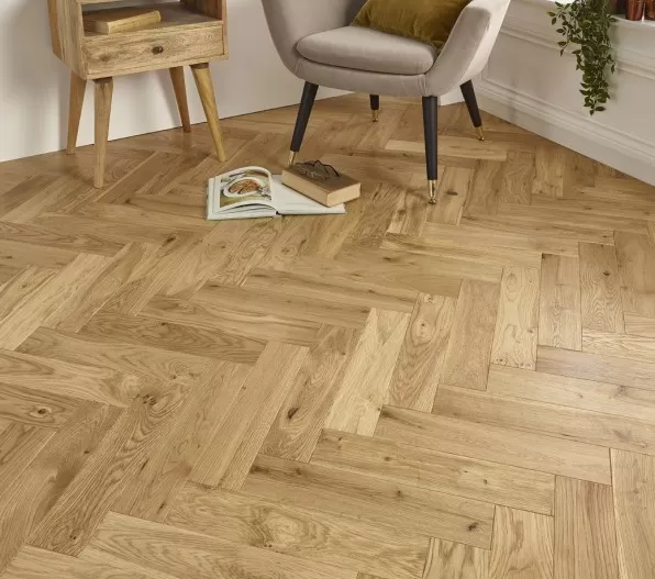 15mm x 90mm Brushed & Lacquered Oak Herringbone